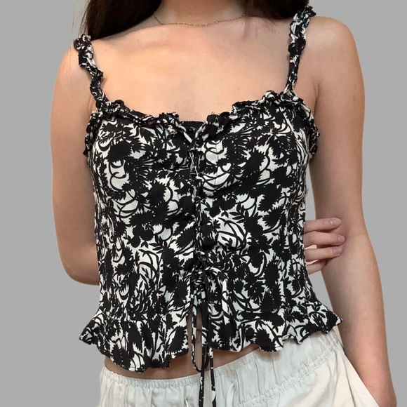Zara Tops - *FREE*Zara floral top(free with bundle of $5+)